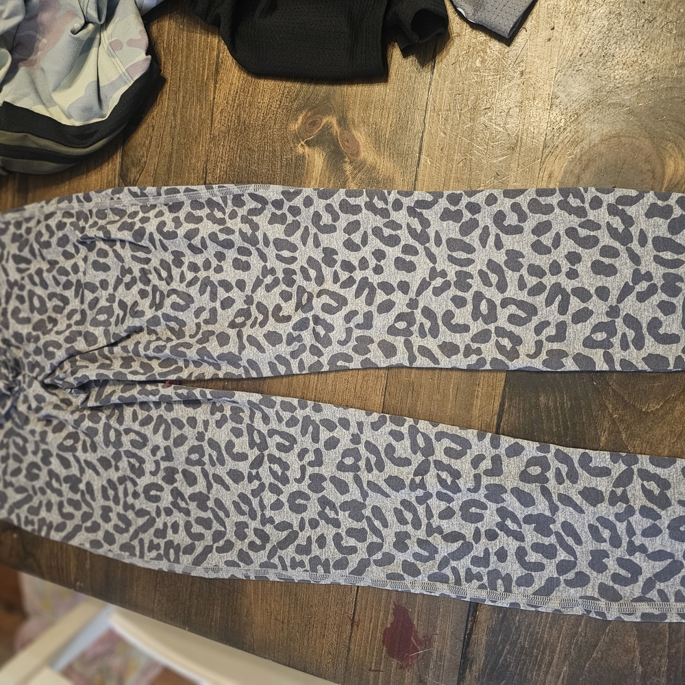 Bombshell Sportswear Gray Leopard Leggings
